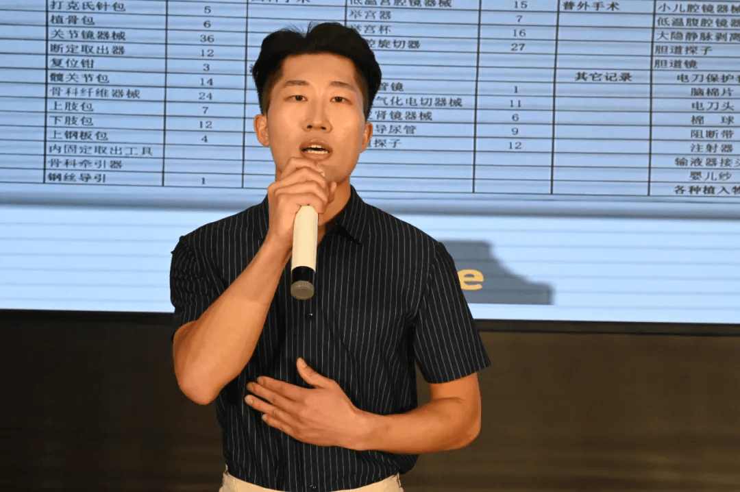 Mao Chaojun presenting at competition venue